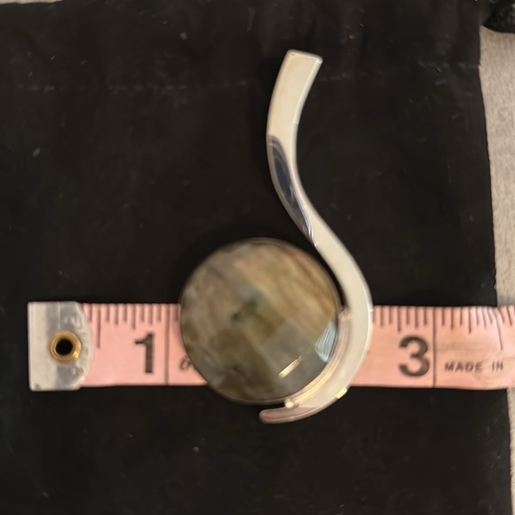 Modern Labradorite Pendant set in Sterling Silver by Jay King - Picture 9 of 9